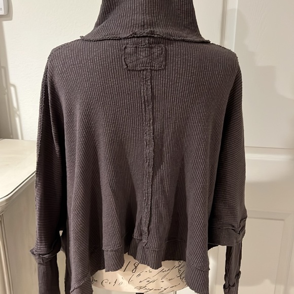 🛍️We the Free Women's turtle neck cropped sweater - Picture 7 of 9